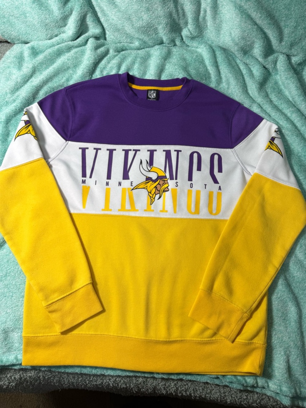 Minnesota Vikings Men’s M Purple And Gold  Sweatshirt